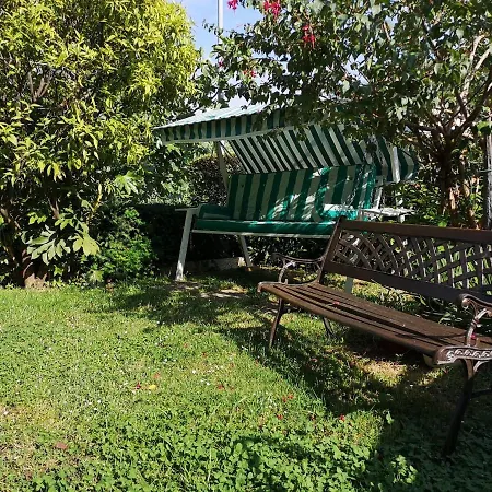 Parte Di Casa Con Giardino E Piscina Casa vacanze Pietrasanta